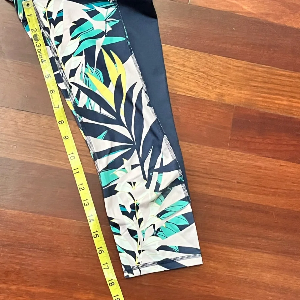 Old Navy Active Girls Capri Leggings Size L 10-12 Leaf Print